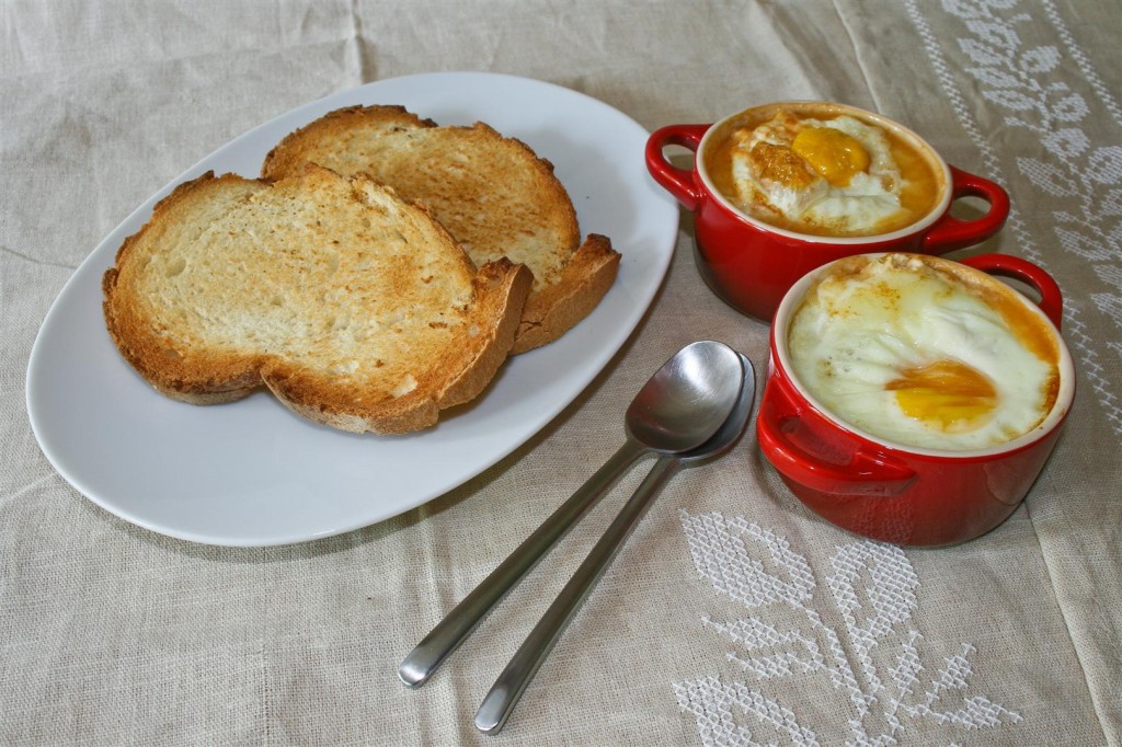 Baked Egg and Chutney Breakfast Pots