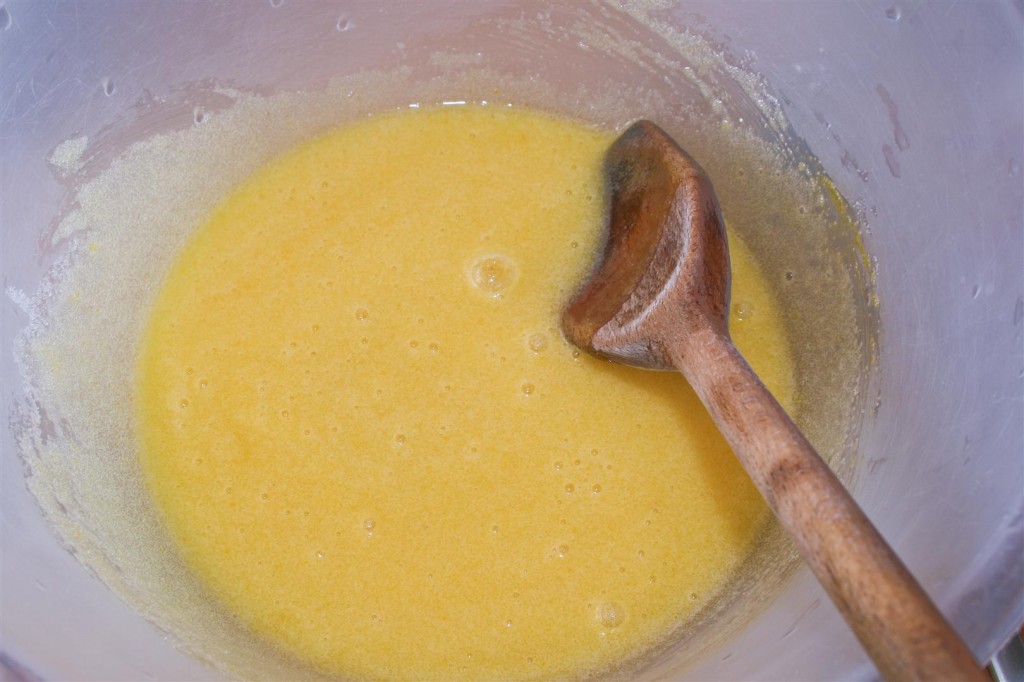 Mixing the egg and sugar