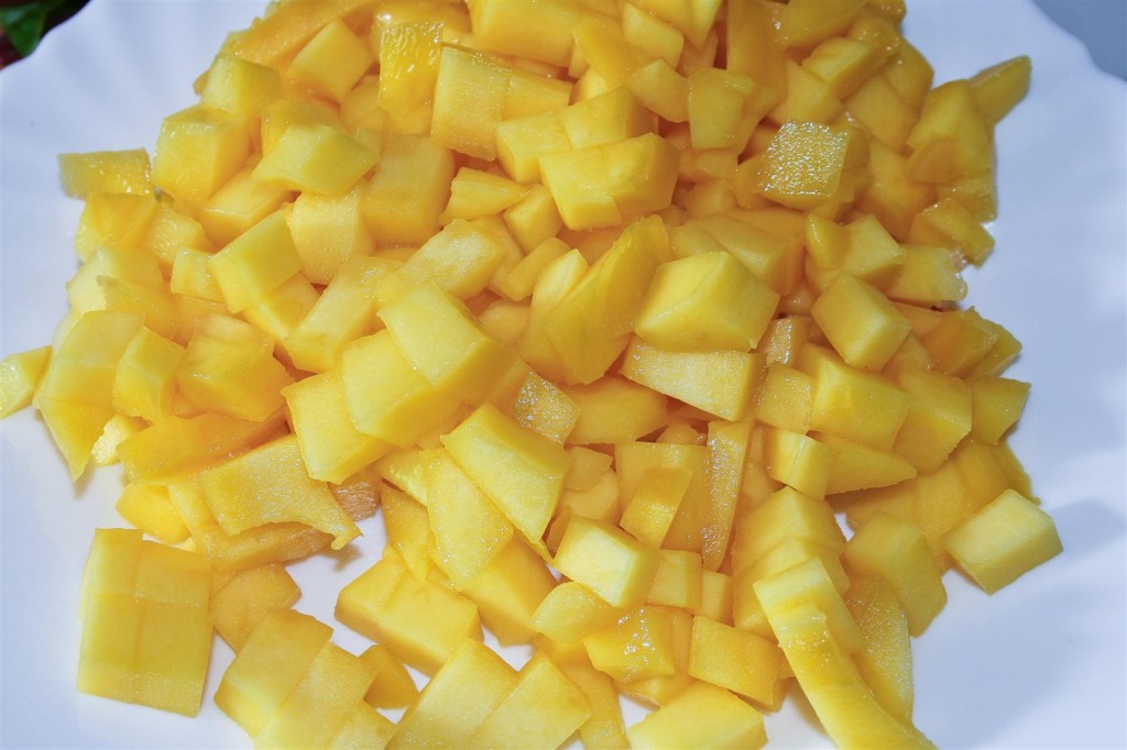 Preparing the mango