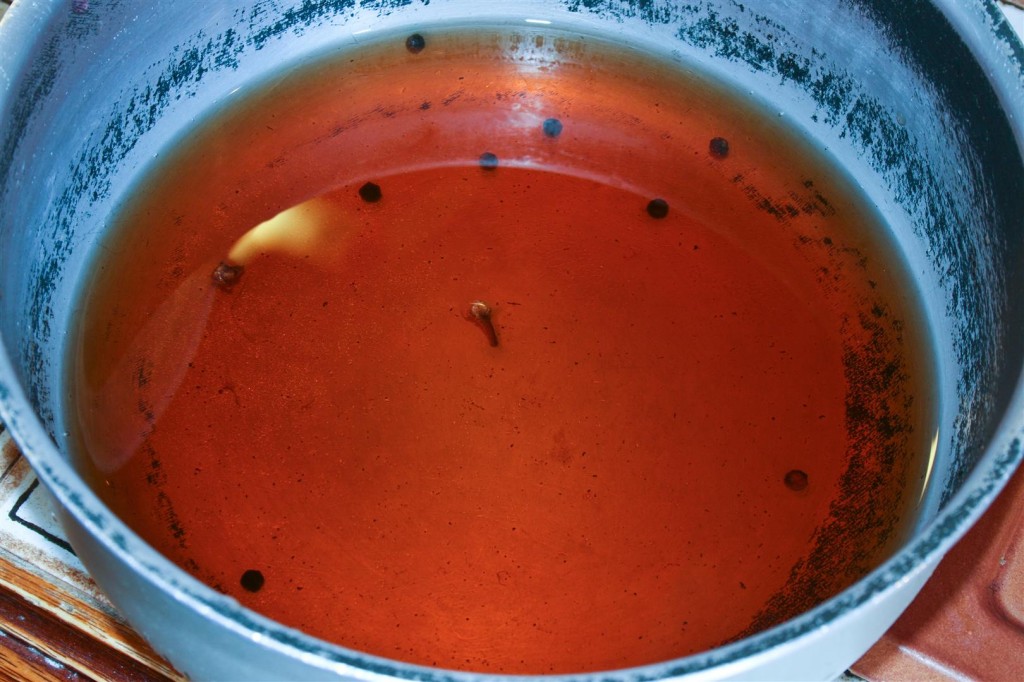 Boiling the vinegar solution