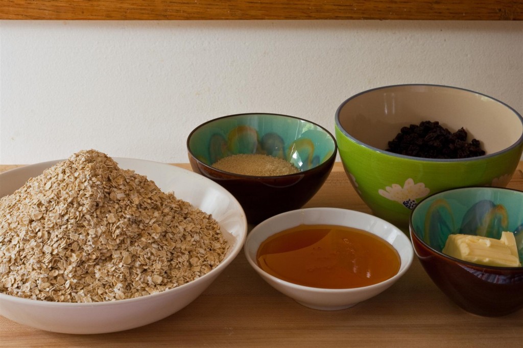 Goji Berry, Raisin and Currant Granola ingredients